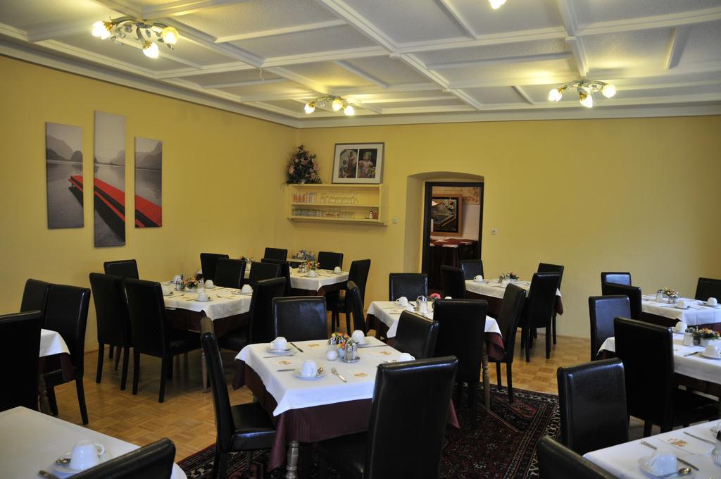 Hotel Kirchenwirt บาด ไคลน์เคิร์ชไฮม์ ภายนอก รูปภาพ